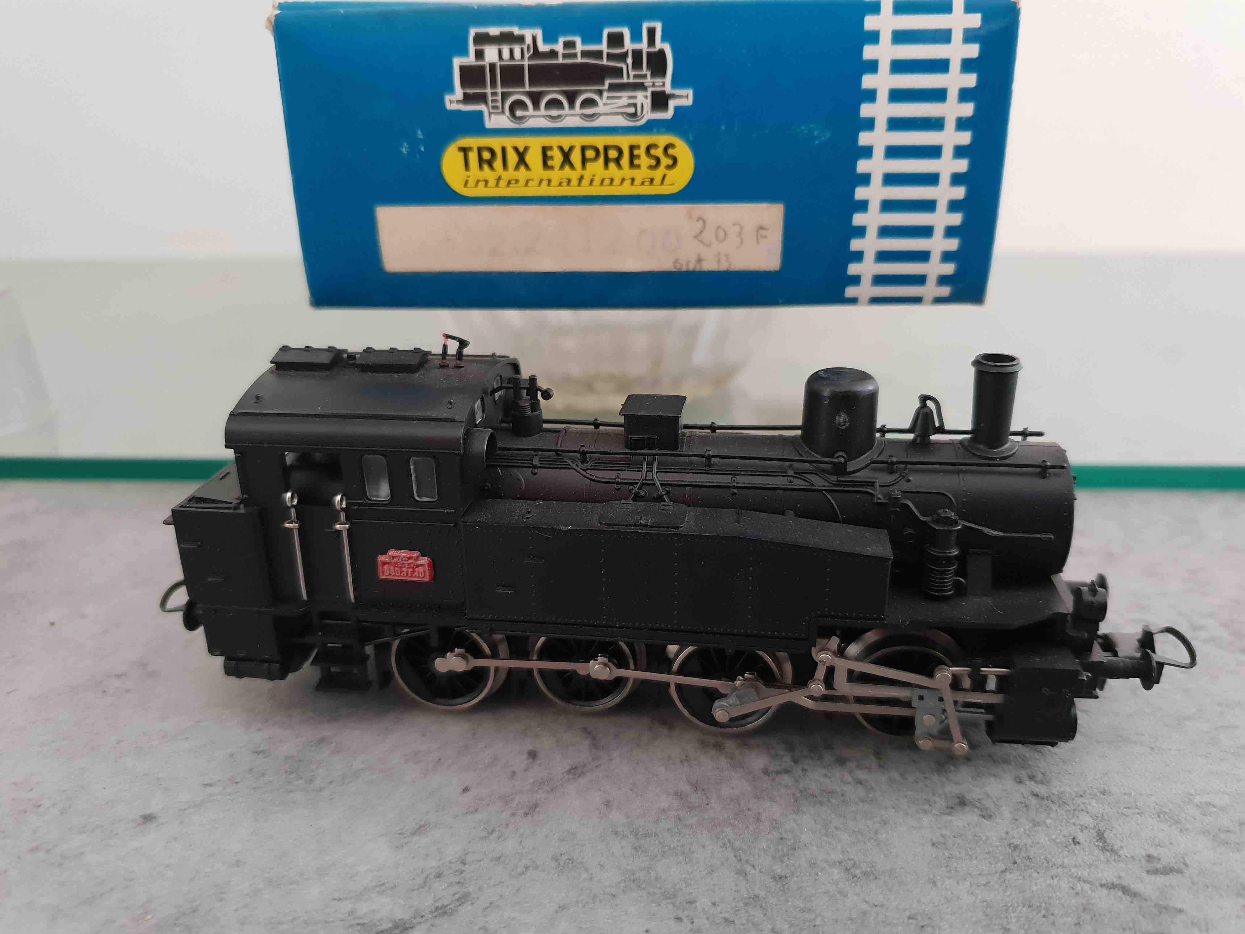 TRIX EXPRESS 2412 LOCOMOTIVE