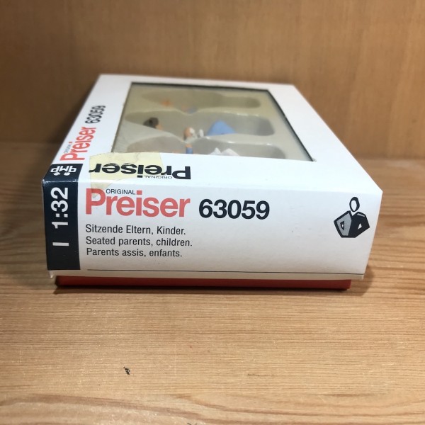 Parents assis, enfants PREISER 63059