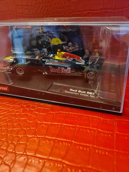 EVOLUTION RED BULL RB7 SEBASTIAN VETTEL NO 1 CARRERA REF 27419