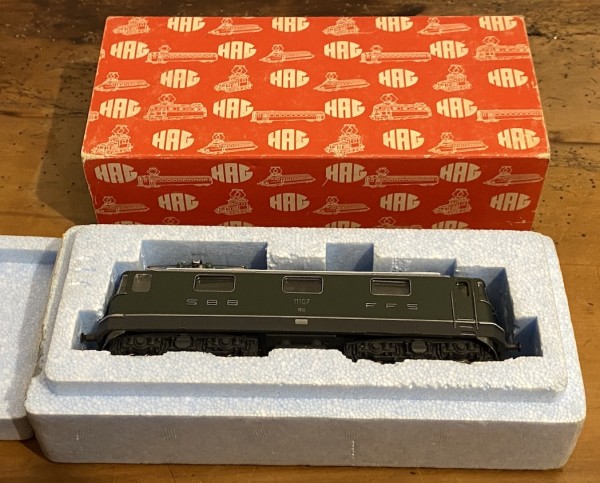 Loco Re 4/4 II Livrée verte SBB  FFS HAG Ref 161  HO 2 voies