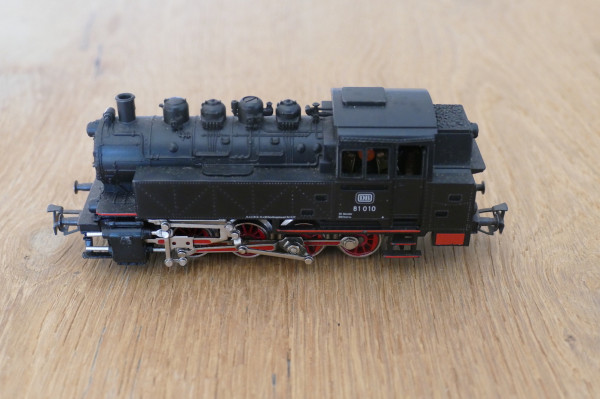 W458 MÄRKLIN 3 RAILS – LOCO VAPEUR METAL 040 BR81 010