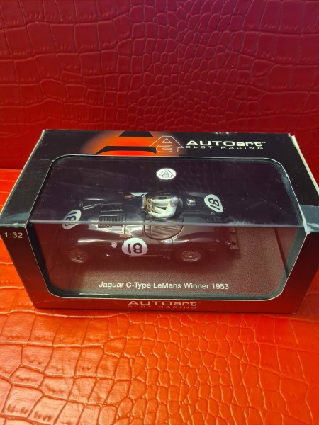 JAGUAR C TYPE LEMANS WINNER AUTOART REF 13571