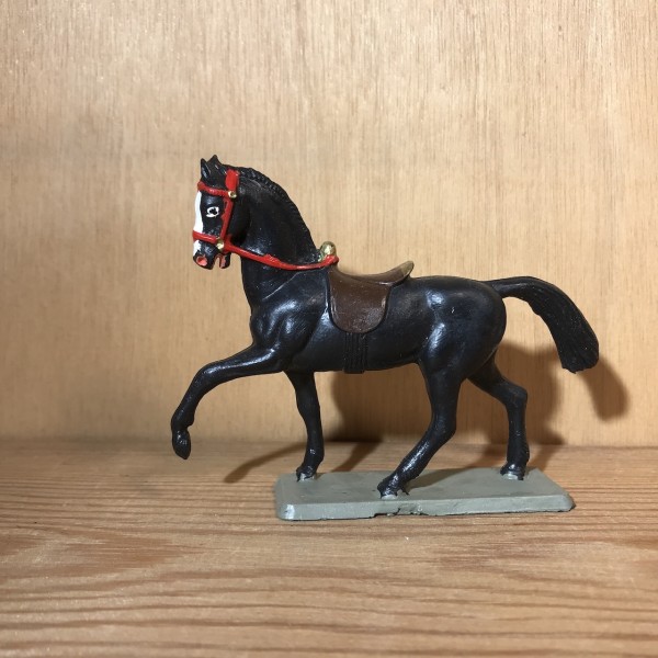 Cheval noir au trot Selle marron STARLUX