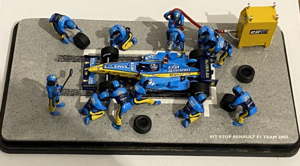 Team Renault 2005 F1 Pit Stop diorama 1/43 réf MIN7711419252