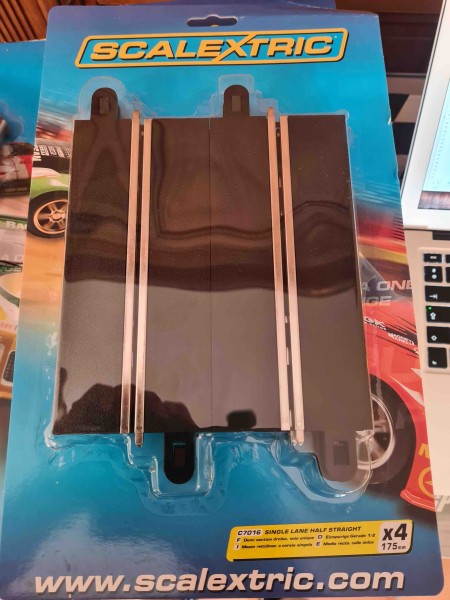 SINGLE LANE HALF STRAIGTH C7016 SCALEXTRIC 