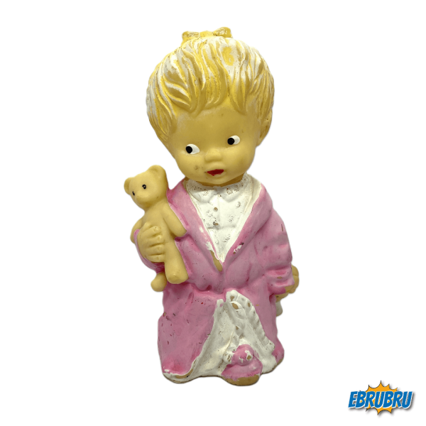 Petite fille en pyjama avec ourson - Poupée Pouet