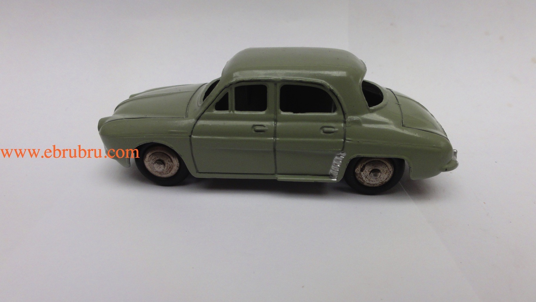 RENAULT DAUPHINE SANS VITRE  DINKY RÉF 24E