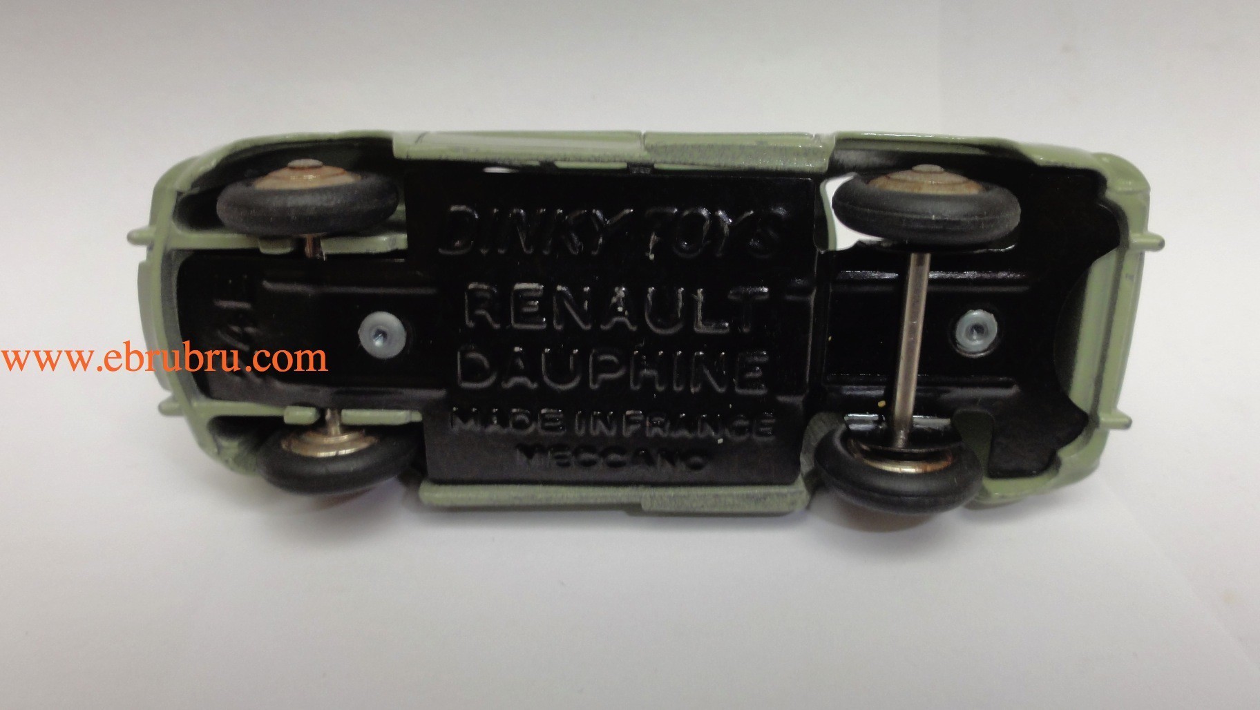 RENAULT DAUPHINE SANS VITRE  DINKY RÉF 24E