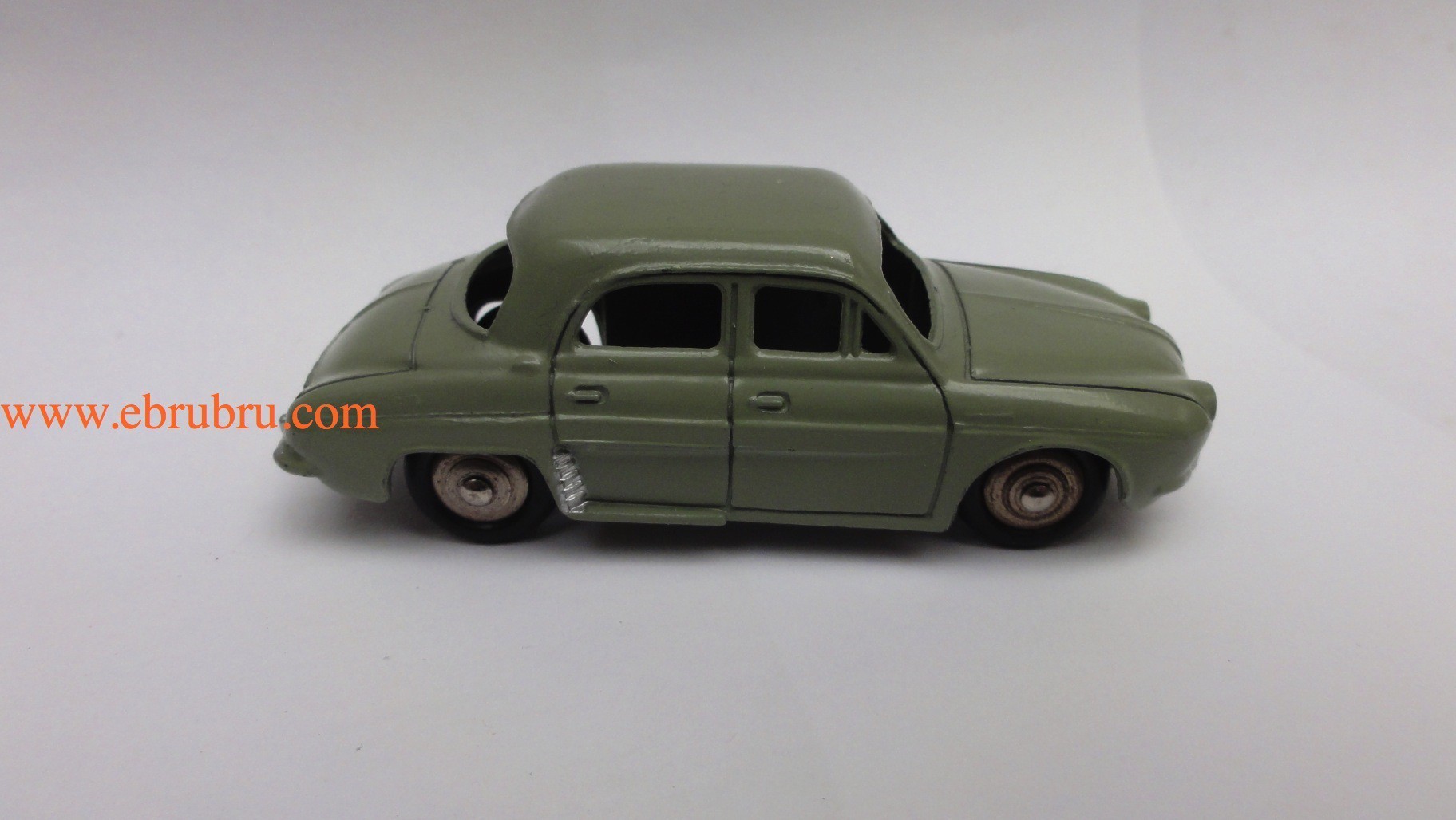 RENAULT DAUPHINE SANS VITRE  DINKY RÉF 24E