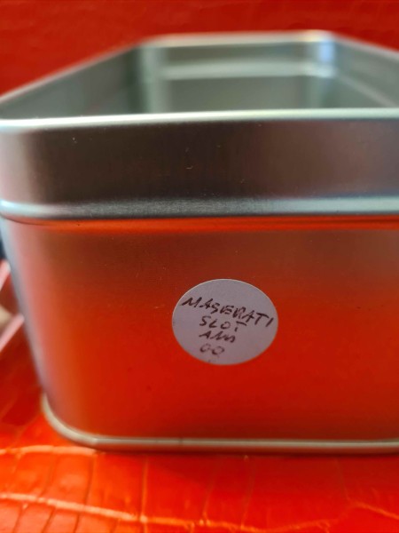 MASERATI MC JAUNE BLEU SLOT AND GO HORNBY  