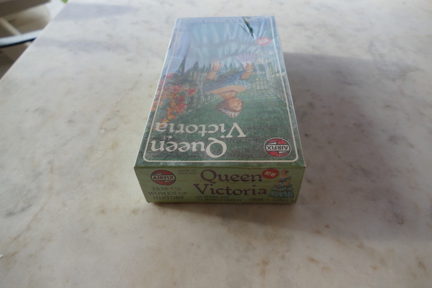 QUEEN VICTORIA AIRFIX KIT 1/12 sous Blister 03544