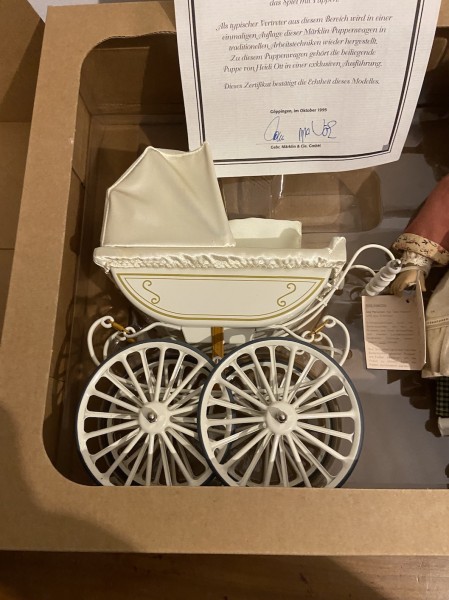 Poupée Marklin 1611 Heidi Ott avec landau  Marklin 1995 édition spéciale