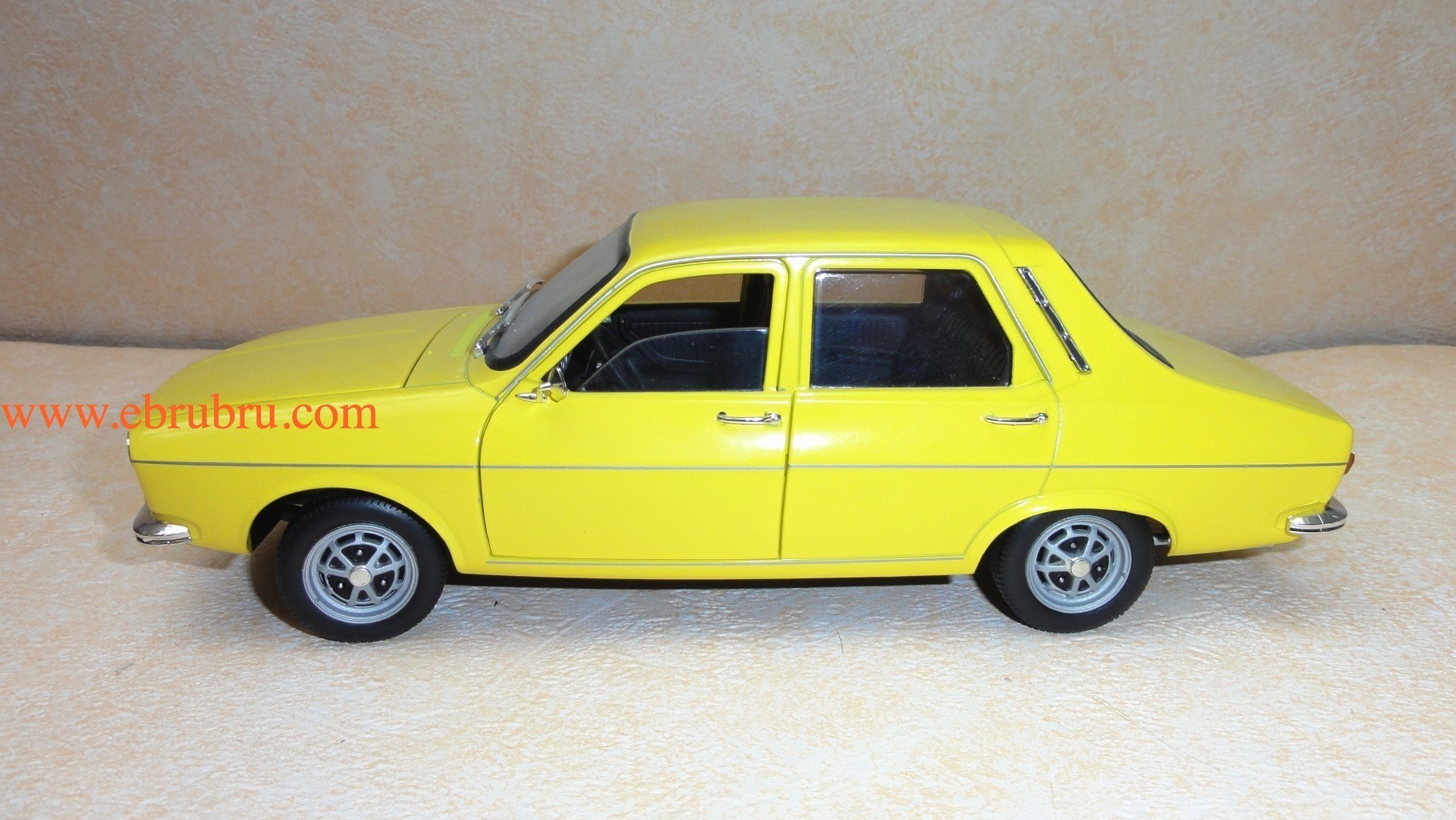 RENAULT 12 TS 1970 jaune 1/18  Solido Ref 11831200