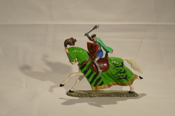 CHEVALIER AVEC MASSE D'ARME ET CAPE  CHEVAL AU GALOP HARNOIS DE JOUTES ORANGE 3 LEOPARDS STARLUX