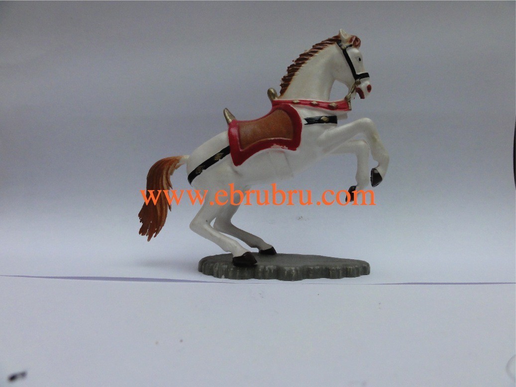 Cheval blanc cabré socle crenelé  Starlux