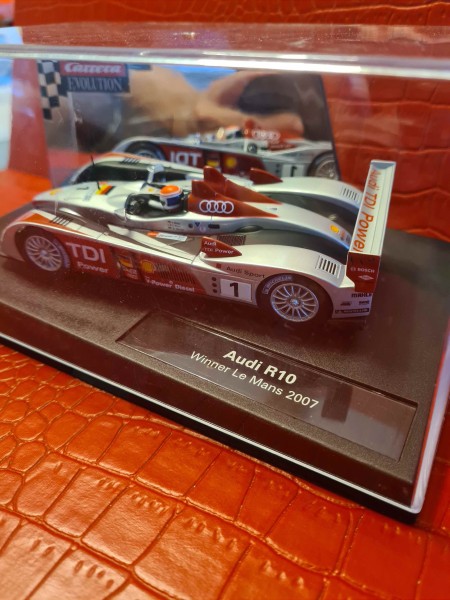 EVOLUTION AUDI R10 WINNER LE MANS 2007 CARRERA REF 27261