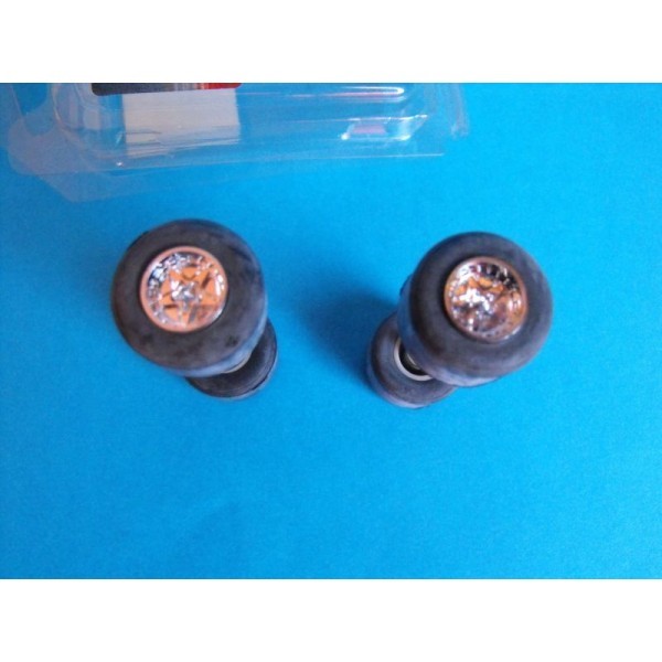 PACK DE PIECES SCALEXTRIC N° 35 PNEUS ET ROUES