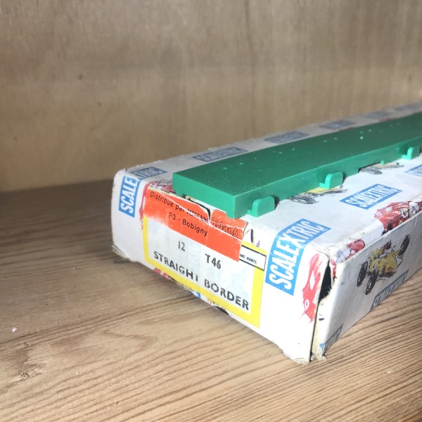 12 bordures vertes droite SCALEXTRIC T46