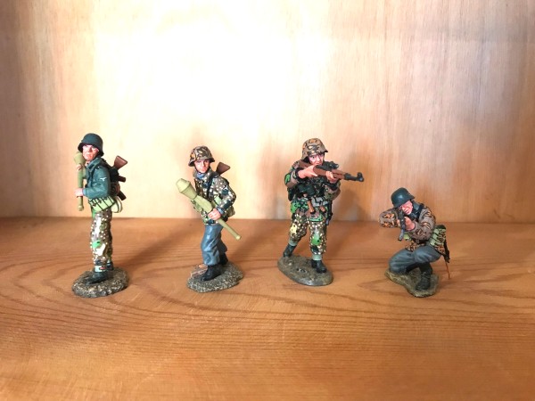 WS49 4 German army prepare to ambush King and Country