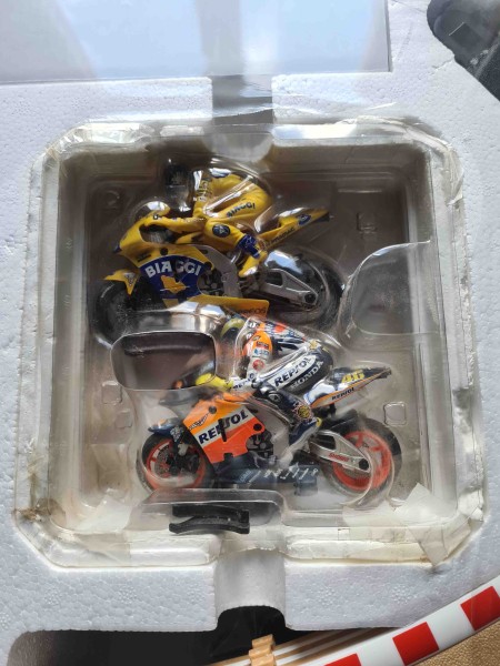 CIRCUIT MOTO GP 2 WORLD CHAMPIONSHIP SCALEXTRIC BIAGGI V ROSSI 