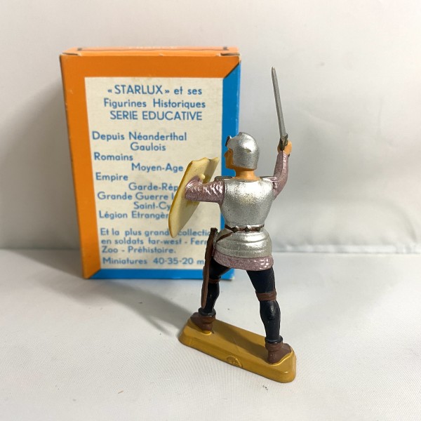 Chevalier cuirassé combattant - Écu jaune - Pied IVOIRINE STARLUX RÉF 6006