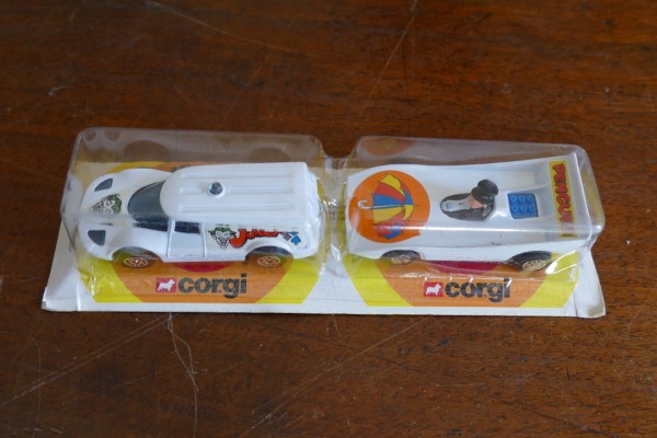 Fourgon Joker & Pingouin CORGI 2532