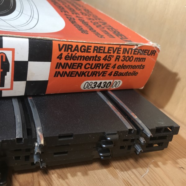 4 virages relevés intérieurs 45°R 300mm Jouef réf 3430