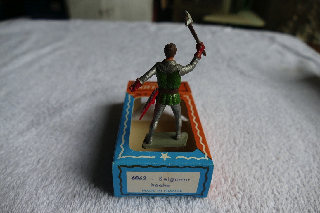 SEIGNEUR HACHE STARLUX PIEDS VERT  RÉF 6062 MOYEN AGE