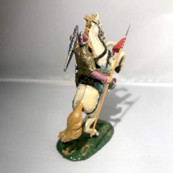 CHEVALIER DE BAYEUX AVEC LANCE COTE SUR CHEVAL CABRÉ ELASTOLIN OUGEN RÉF 8886