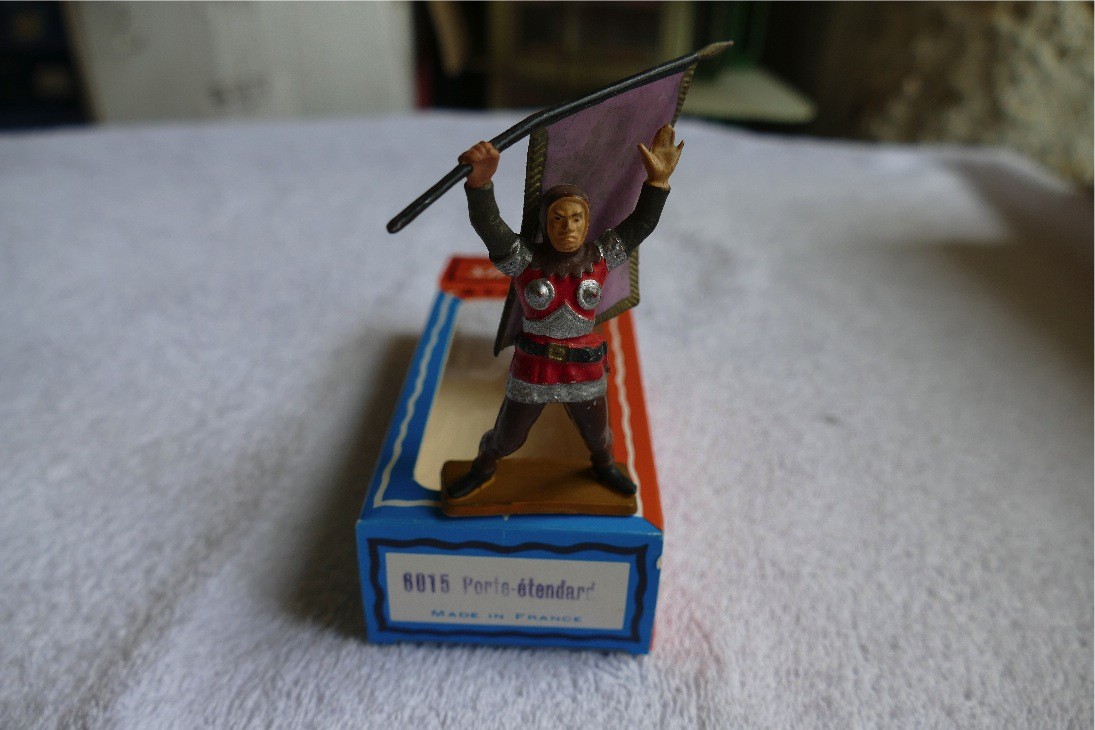 PIETON PORTE ÉTENDARD PIEDS BLANC STARLUX MOYEN ÂGE RÉF 6015
