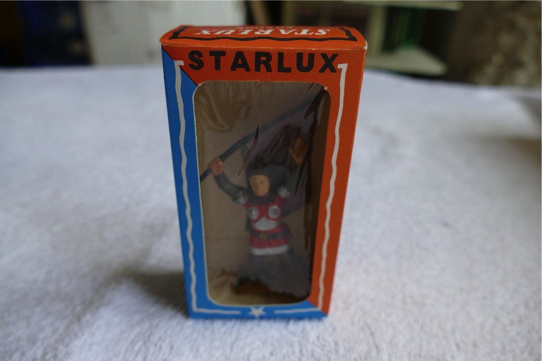 PIETON PORTE ÉTENDARD PIEDS BLANC STARLUX MOYEN ÂGE RÉF 6015