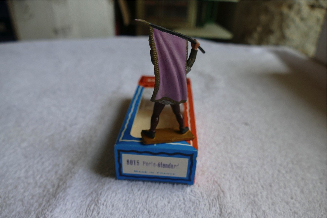 PIETON PORTE ÉTENDARD PIEDS BLANC STARLUX MOYEN ÂGE RÉF 6015