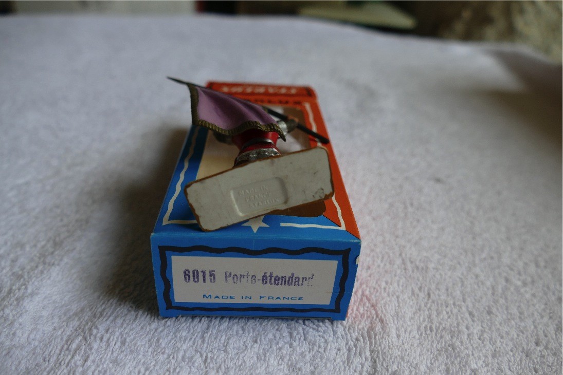 PIETON PORTE ÉTENDARD PIEDS BLANC STARLUX MOYEN ÂGE RÉF 6015