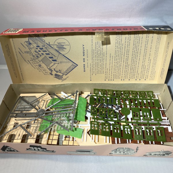 Gare de Neuvy Train JOUEF 1979