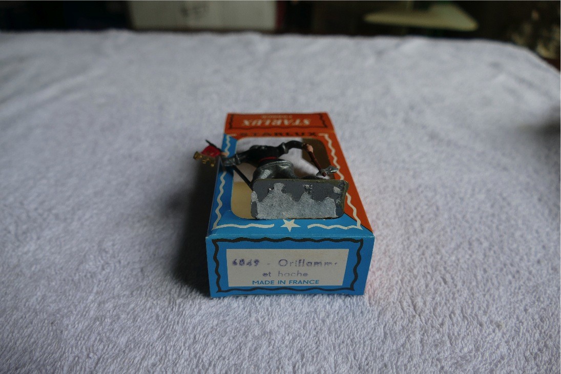 ORIFLAMME ET HACHE STARLUX REF 6049 MOYEN AGE PIEDS GRIS