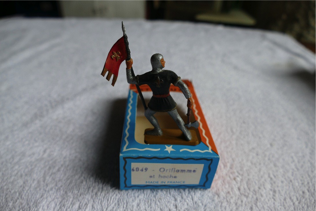 ORIFLAMME ET HACHE STARLUX REF 6049 MOYEN AGE PIEDS GRIS