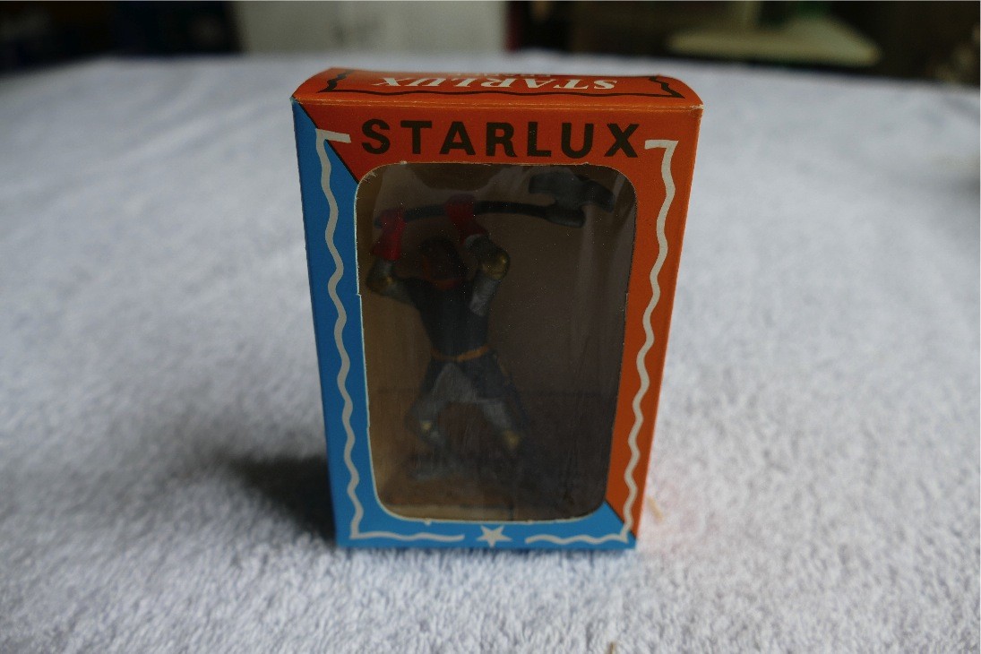 Soldat Moyen Âge Chevalier avec hache danoise Starlux 6036 Pied gris