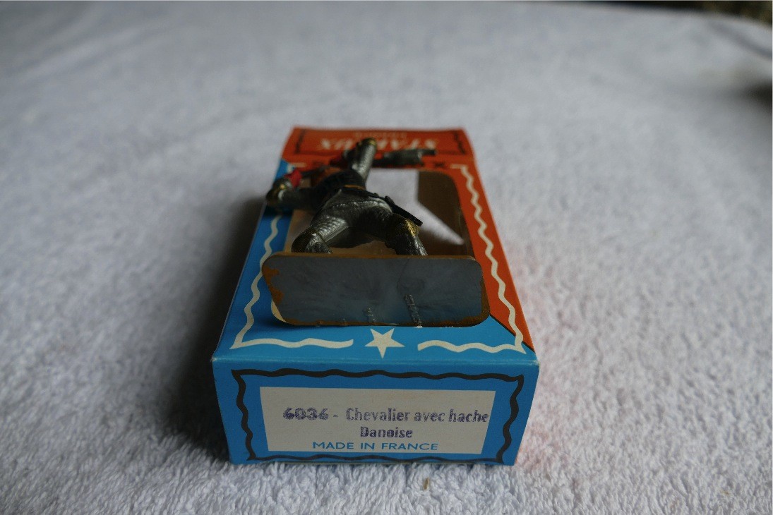 Soldat Moyen Âge Chevalier avec hache danoise Starlux 6036 Pied gris