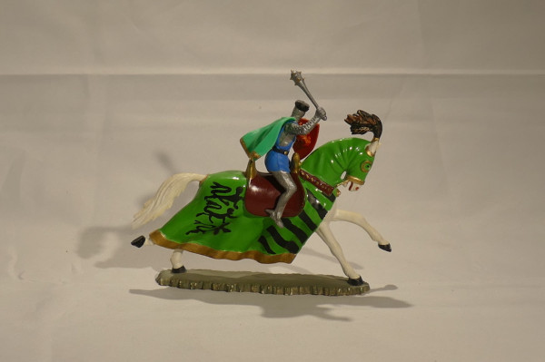 CHEVALIER AVEC MASSE D'ARME ET CAPE  CHEVAL AU GALOP HARNOIS DE JOUTES ORANGE 3 LEOPARDS STARLUX