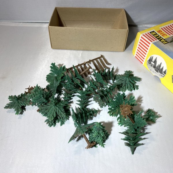 Assortiment de sapins pour décor modélisme FALLER 318