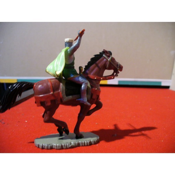 CAVALIER TEMPLIER AVEC JAVELINE SOCLE CRÉNELÉ STARLUX MOYEN ÂGE