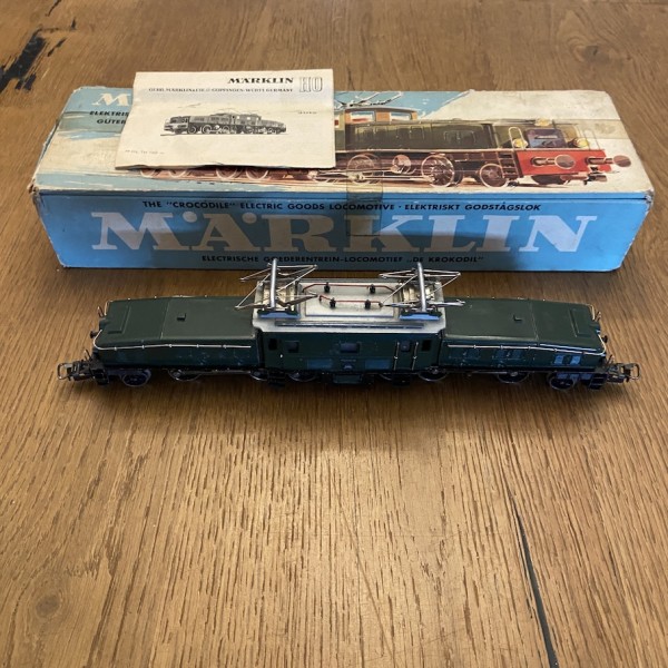 Märklin 3015 Locomotive Série Ce 6/8 SBB Crocodil Verte  Échelle H0