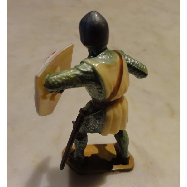 Chevalier combattant avec écu croisé  socle ivoirine  starlux