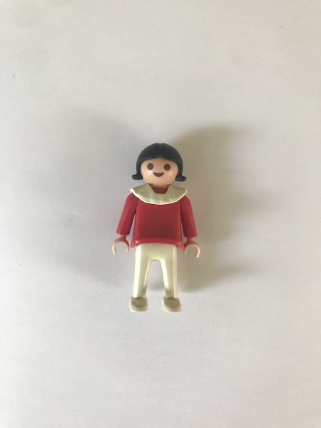 Fille brune avec une robe rose foncé et un col blanc Playmobil 5323 / 5403