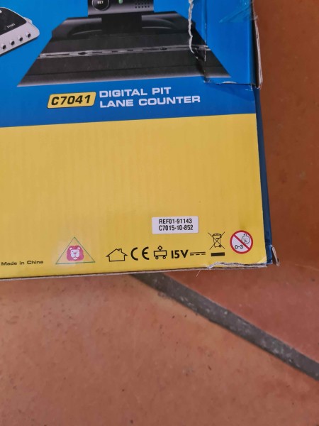 PIT LANE TRACK RIGHT HAND C7015 SCALEXTRIC 