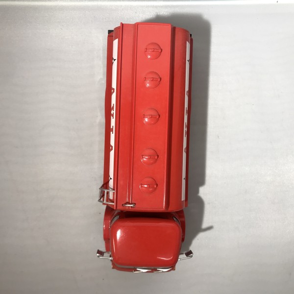 Camion citerne Avia IXO