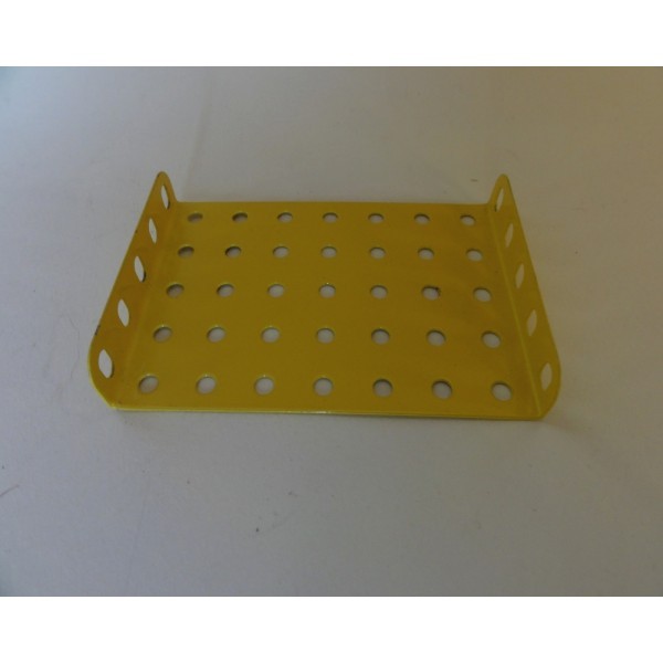 Plaque a rebords 90 x 60 mm jaune 7 x 5 trous Meccano: A853 
