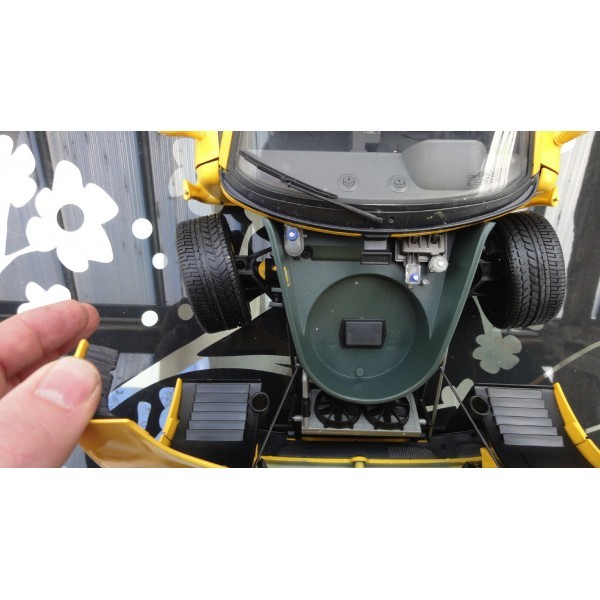 FERRARI F40 POCHER JAUNE