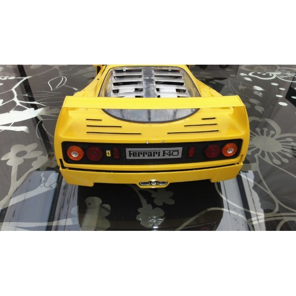 FERRARI F40 POCHER JAUNE