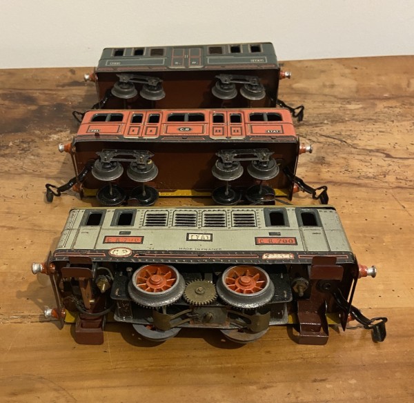 Train de banlieue rame du Metro Invalides CR écart O